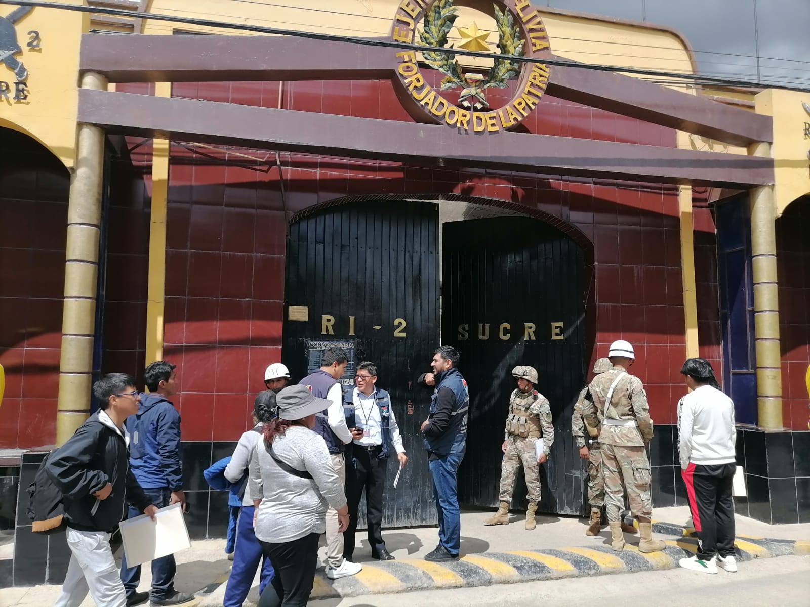 Defensoría del Pueblo verifica el proceso de reclutamiento para el Servicio Militar en la ciudad de Sucre