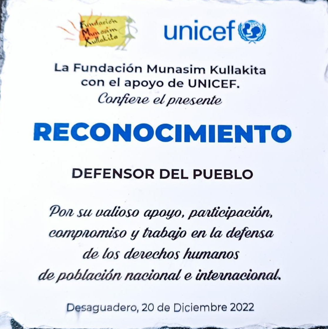 La Fundación Munasim Kullakita otorga un certificado de reconocimiento a la Defensoría del Pueblo por el trabajo a favor de los derechos humanos