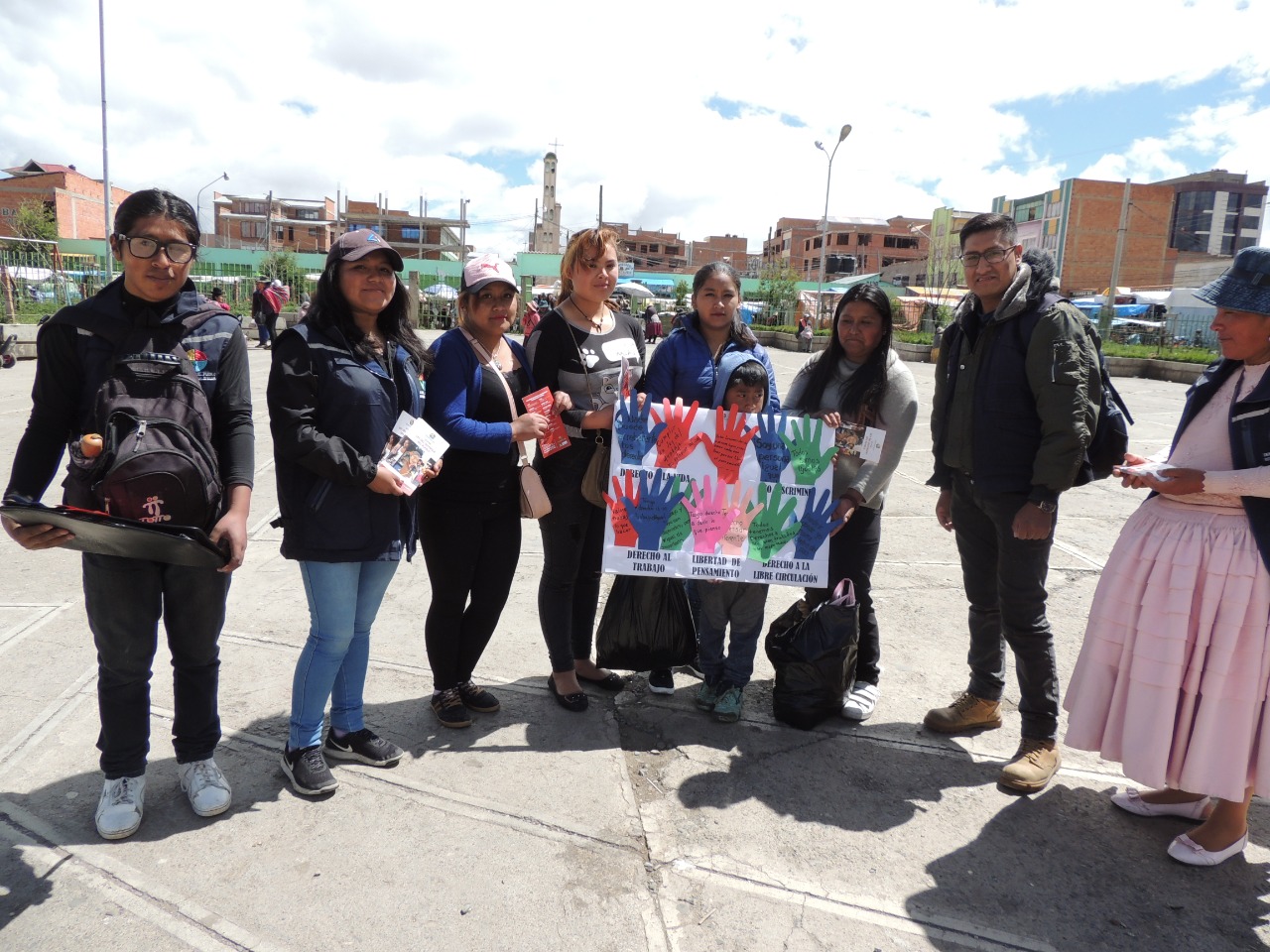 DEFENSORES VOLUNTARIOS SOCIALIZAN LA IMPORTANCIA Y CUMPLIMIENTO DE LOS DERECHOS HUMANOS EN BOLIVIA