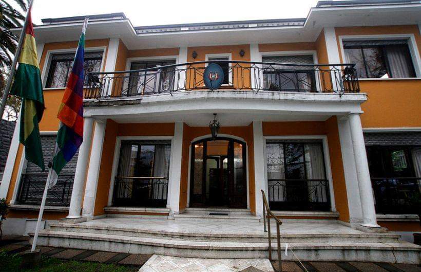 Defensoría del Pueblo observa ineficiencia en el Consulado boliviano en Chile y pide a la Canciller garantizar el retorno de todos los bolivianos varados
