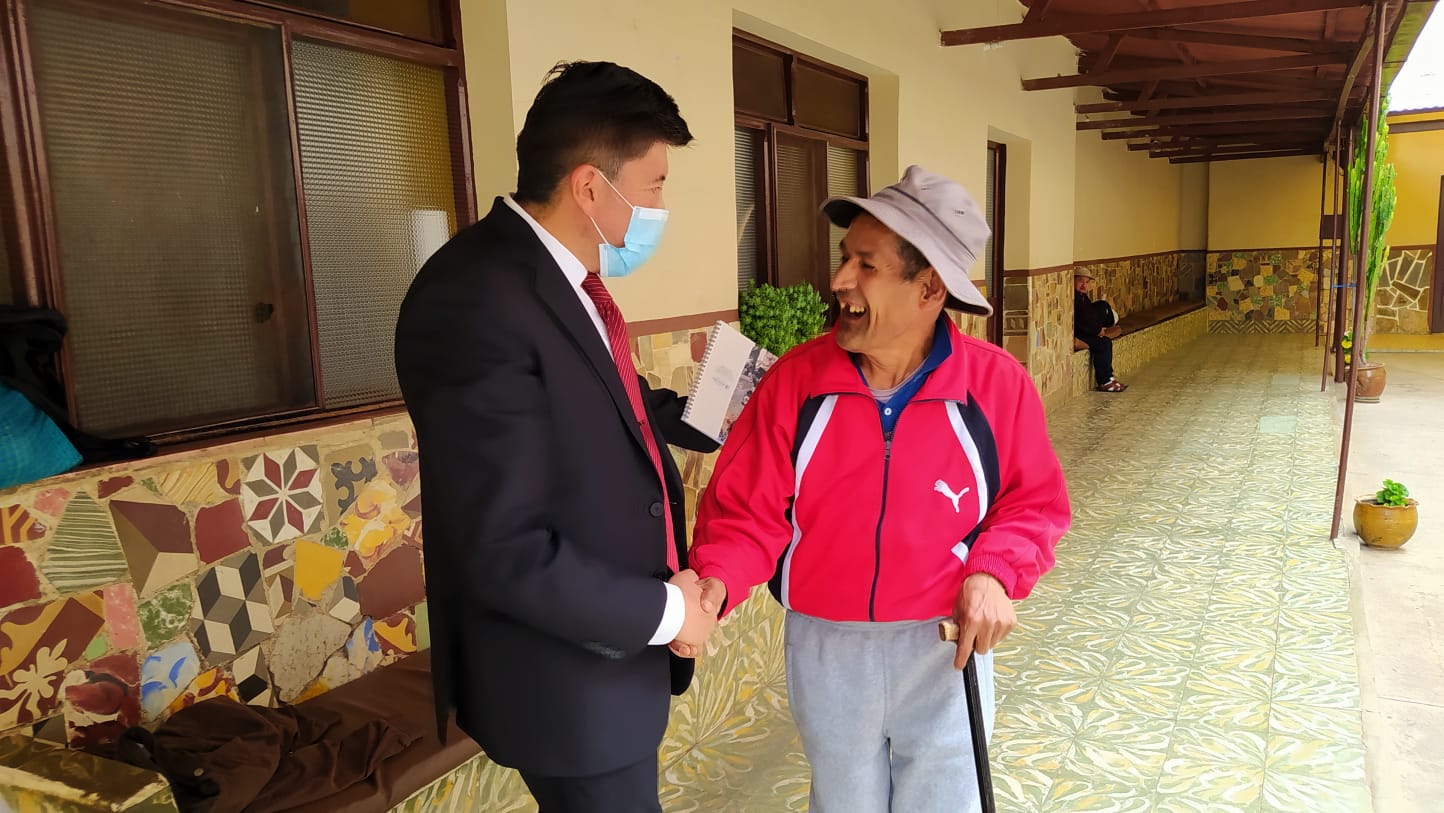 Defensoría del Pueblo insta al municipio de Sucre a regularizar la situación laboral del personal médico del Hogar 25 de Mayo