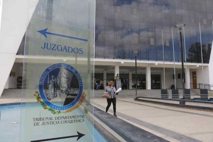 Defensoría del Pueblo sugirió se realicen audiencias paralelas en el Tribunal Departamental de Chuquisaca, para descongestionar el establecimiento penitenciario de San Roque