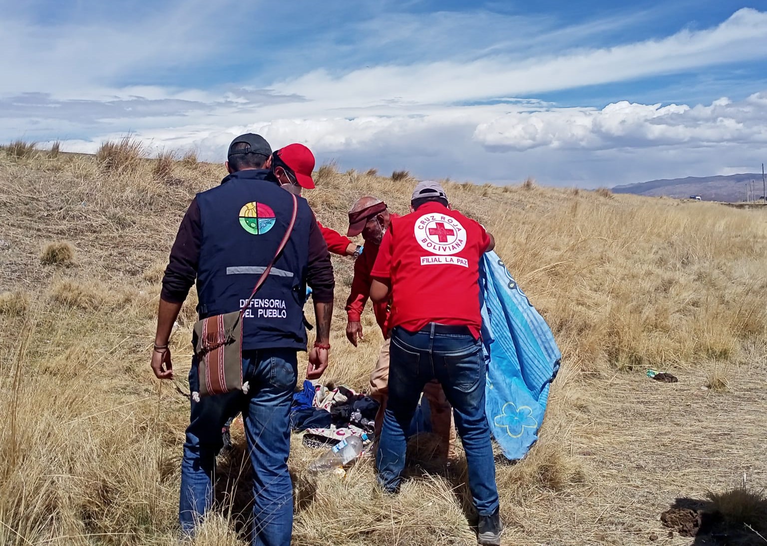 Defensoría del Pueblo logra rescate de adulto mayor migrante de nacionalidad colombiana que se encontraba con signos de deshidratación en la carretera El Alto – Desaguadero