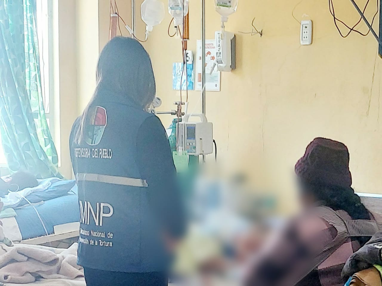 Defensoría del Pueblo verifica estado de salud del menor que sufrió una caída en un colegio de El Alto