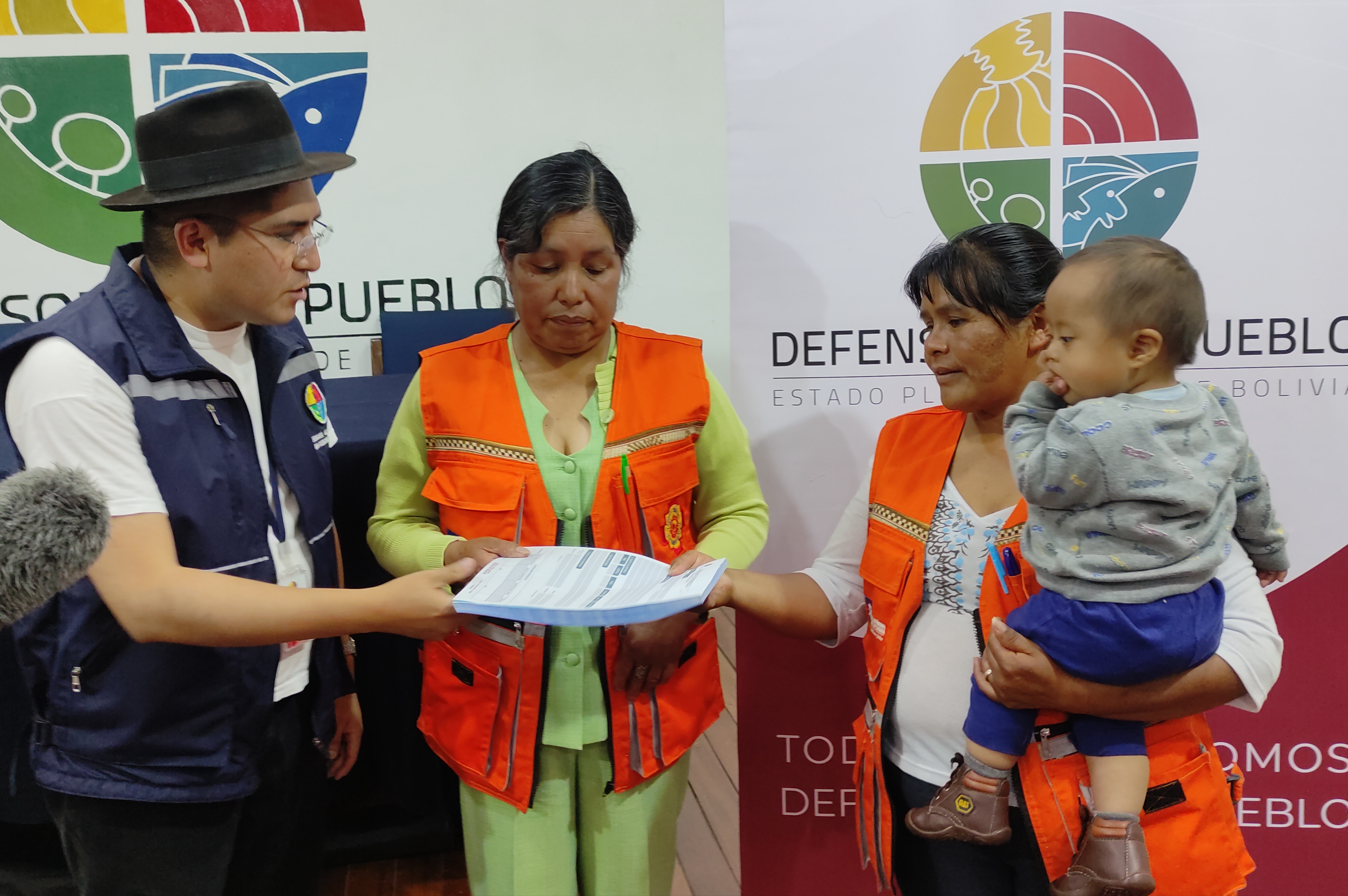 Defensoría del Pueblo entrega materiales a las Promotoras Comunitarias para el registro de casos de violencia contra mujeres y otras poblaciones vulnerables