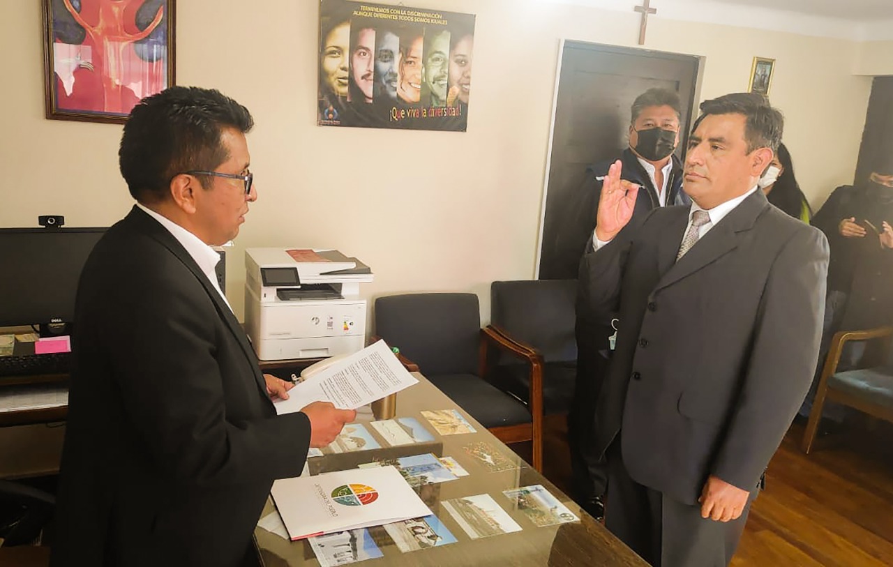 El Defensor del Pueblo posesiona a Juan Carlomagno Arroyo como Delegado Defensorial Departamental de Oruro